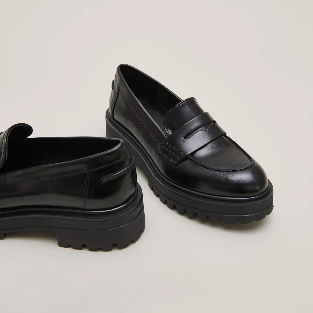 225- Black Leather Alfi

