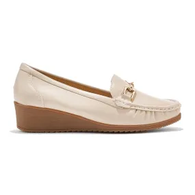 Stylish Beige Women's Moccasins with Buckle