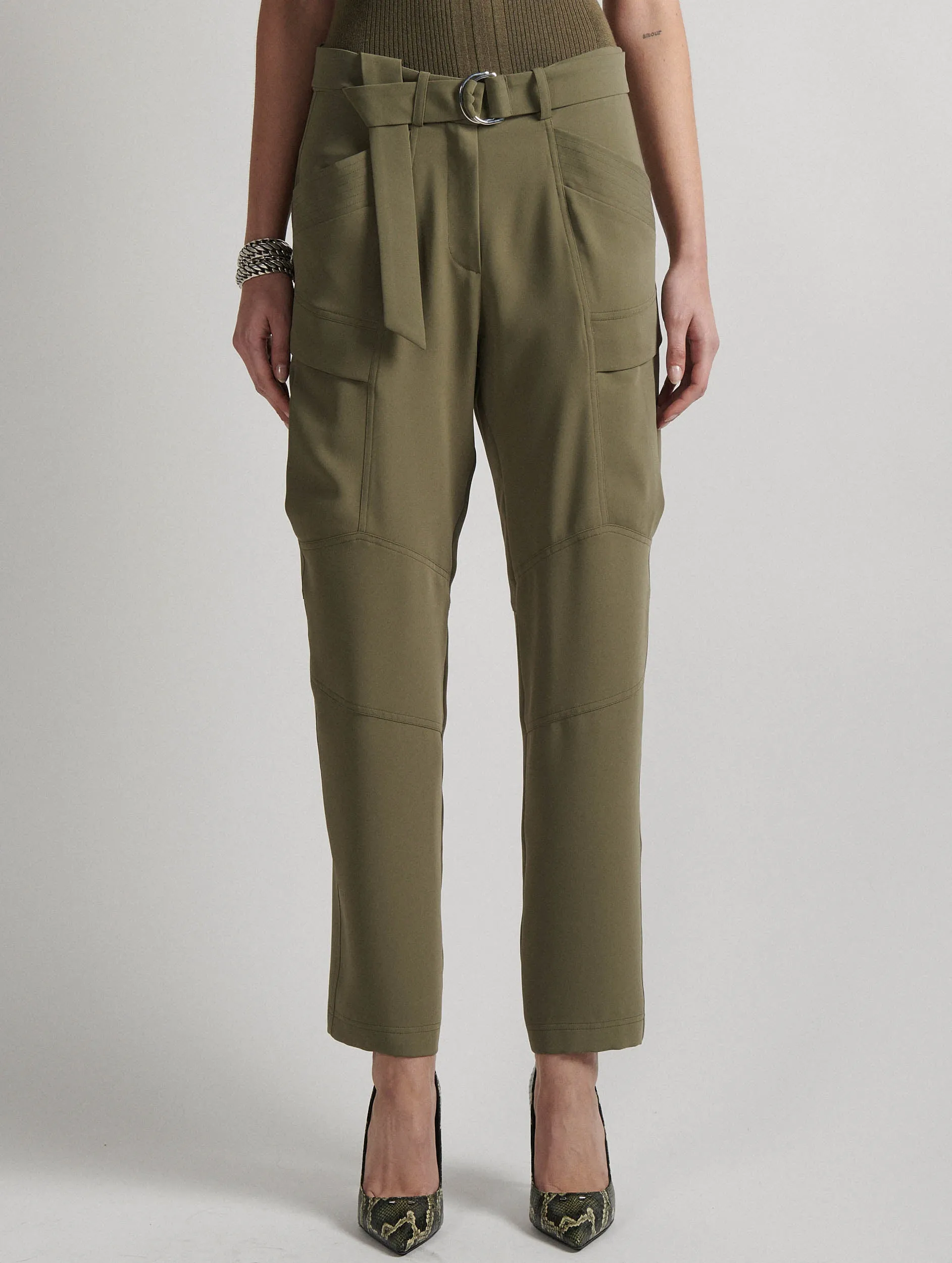 Belted battle trousers in khaki fluid crepe