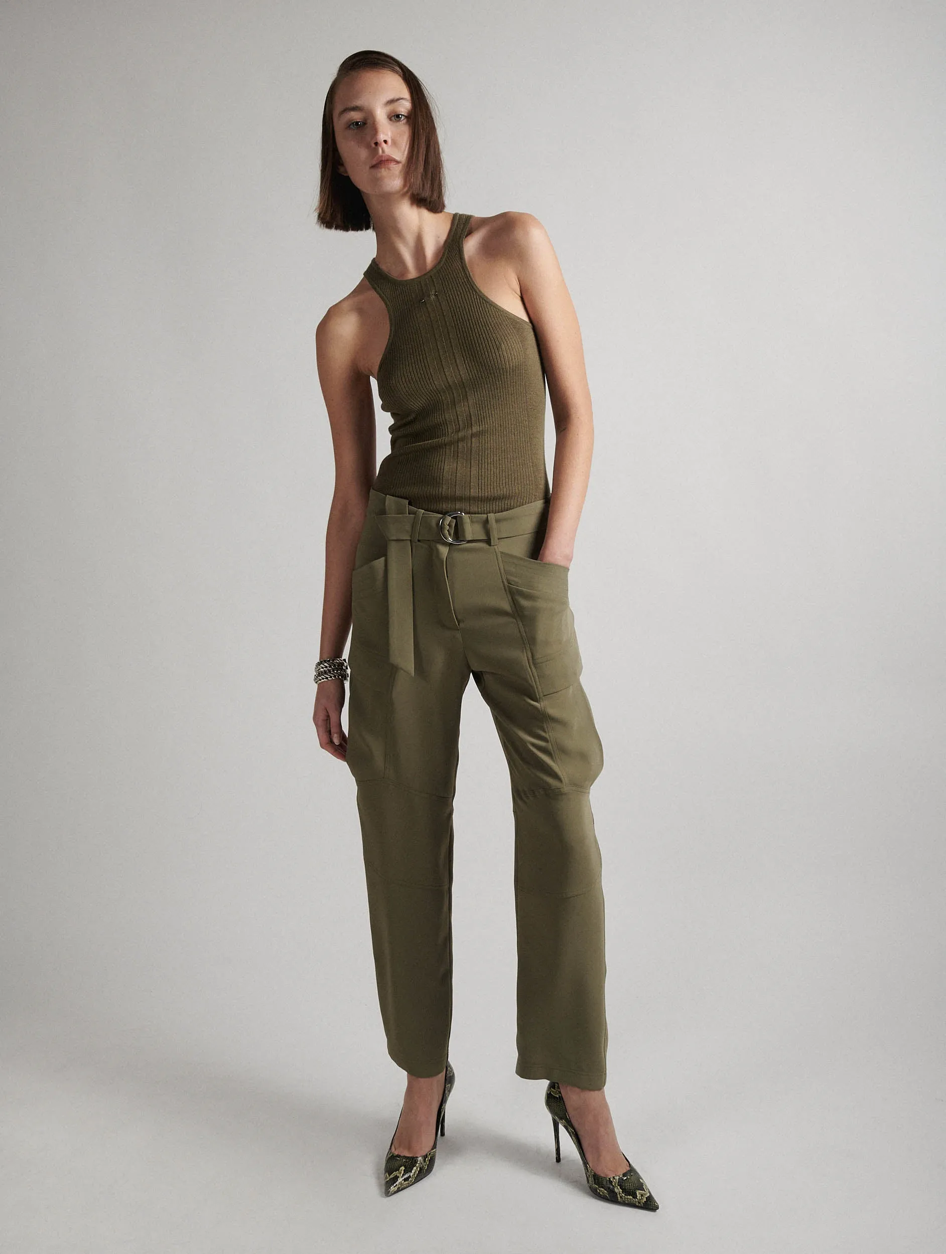 Belted battle trousers in khaki fluid crepe