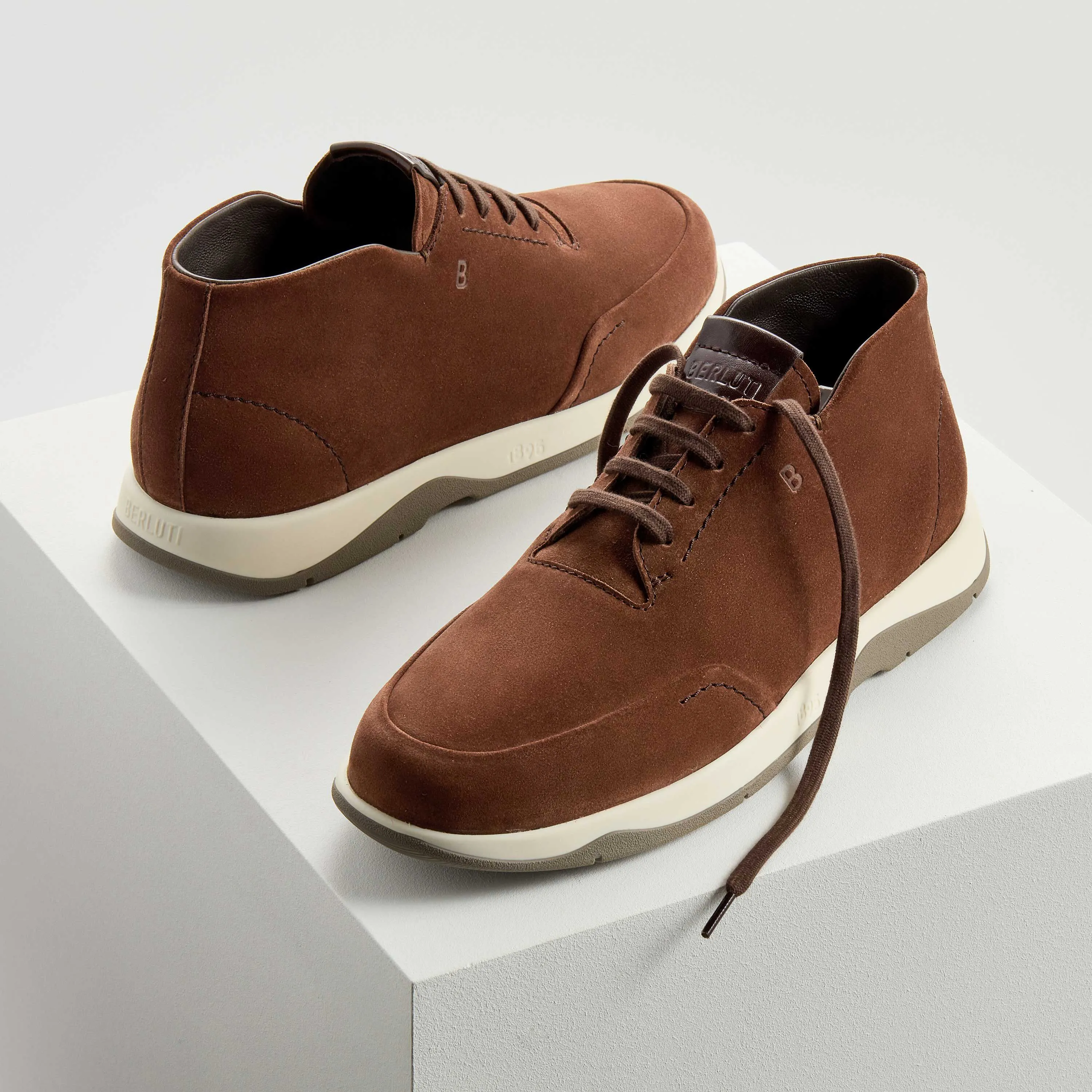 Échappée Suede Mid Top Derby