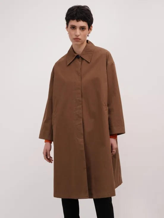 Extravagant camel overcoat.