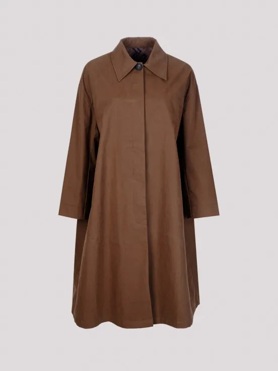 Extravagant camel overcoat.