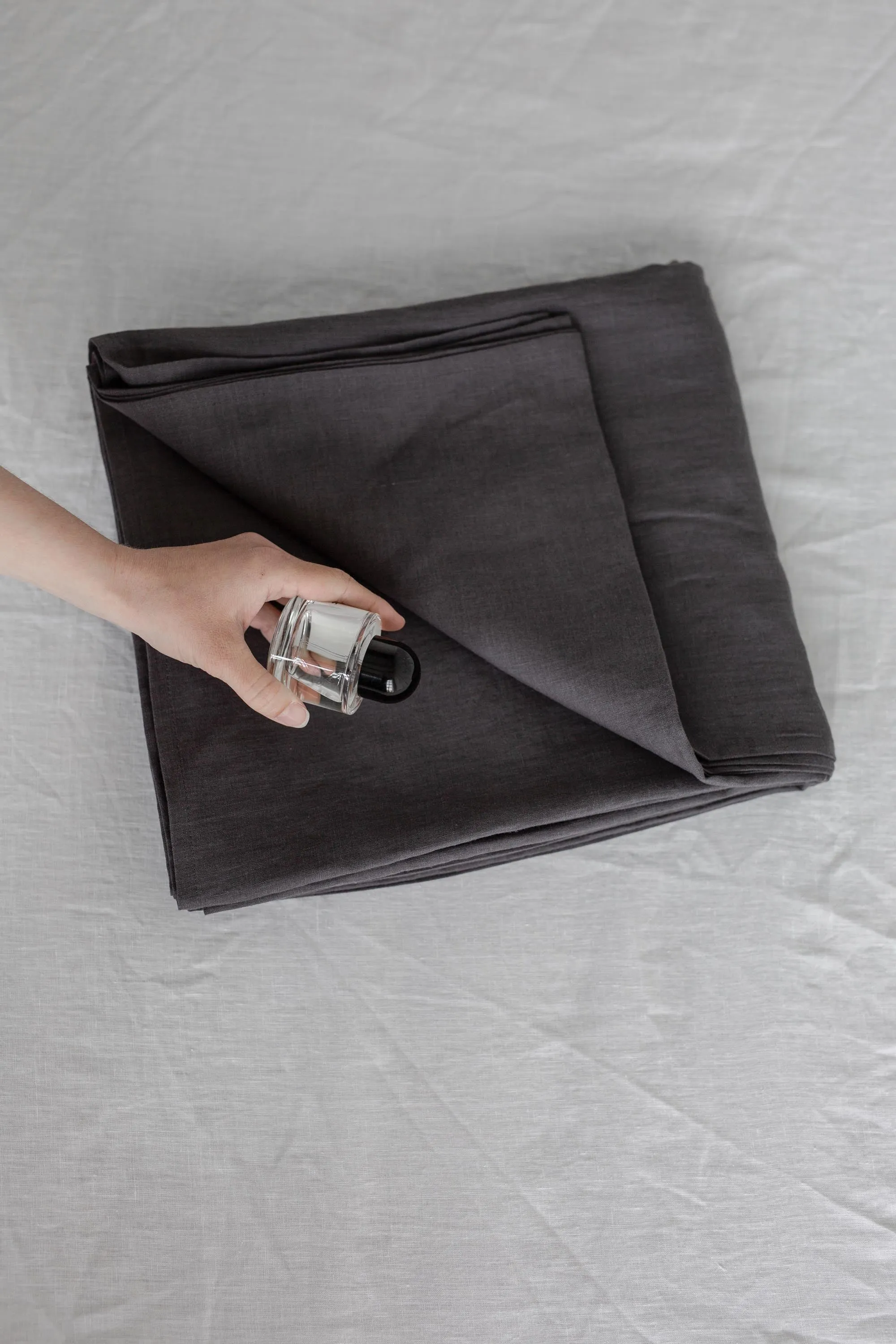 Linen flat sheet in Charcoal