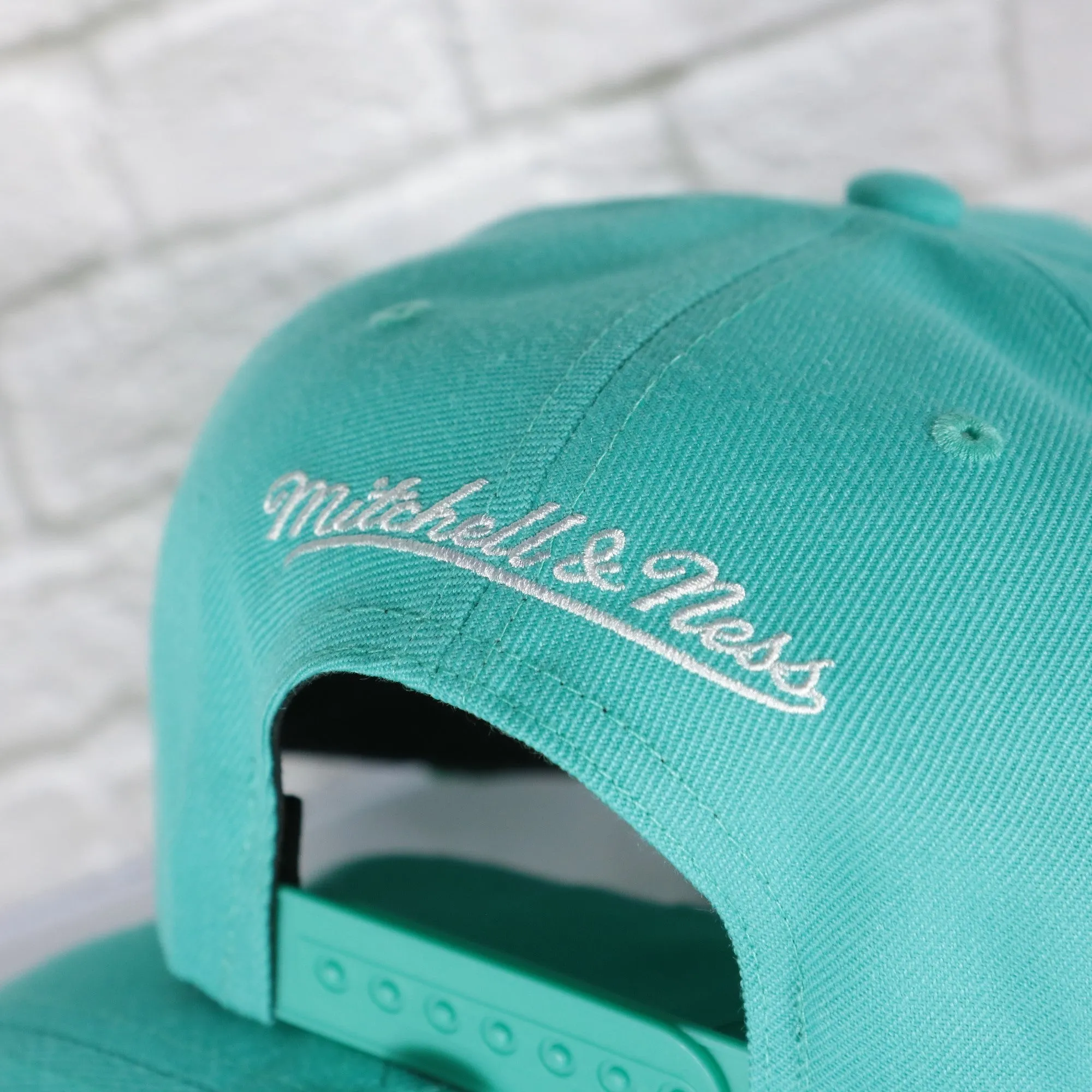 Vancouver Grizzlies Throwback NBA Mitchell and Ness Snapback | Teal